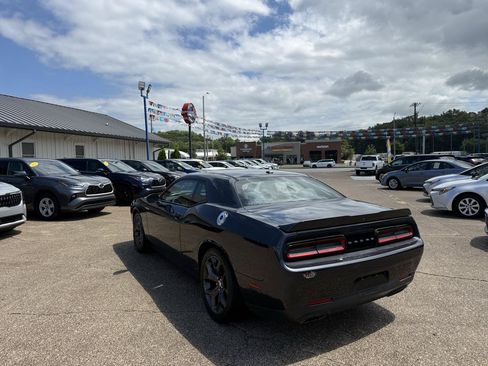 Used 2019 Dodge Challenger R/T RWD image 4