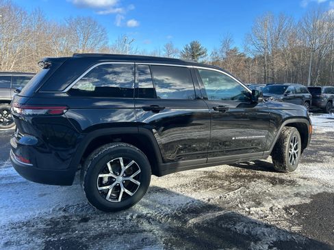 Used 2026 Jeep Grand Cherokee Limited AWD/4WD image 4
