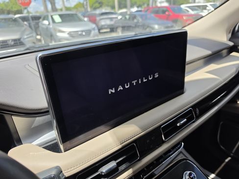 Certified 2023 Lincoln Nautilus AWD image 18