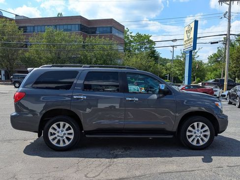 Used 2017 Toyota Sequoia Platinum AWD/4WD image 6
