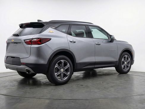 Used 2025 Chevrolet Blazer LT FWD image 9
