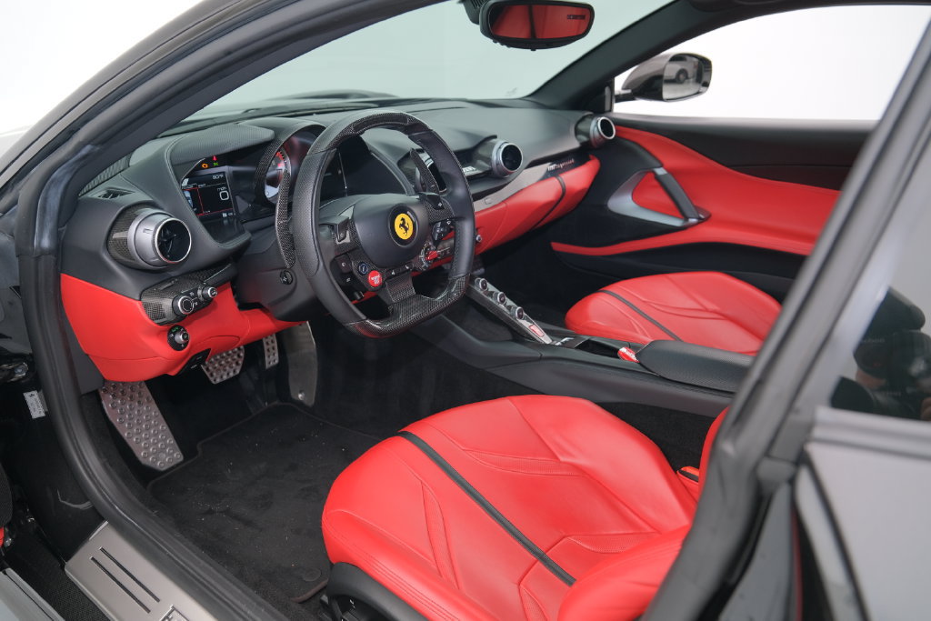 Used 2018 Ferrari 812 Superfast RWD image 31