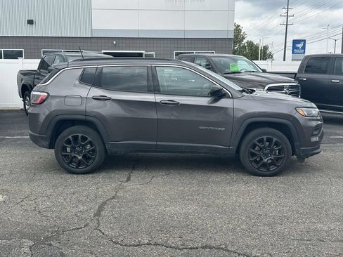Used 2022 Jeep Compass Latitude AWD/4WD image 2