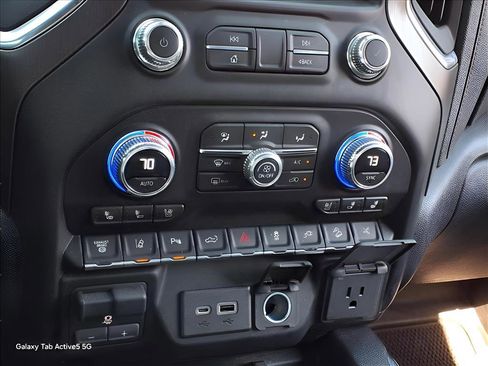 Used 2023 GMC Sierra 2500 AT4 w/ AT4 Premium Plus Package AWD/4WD image 9