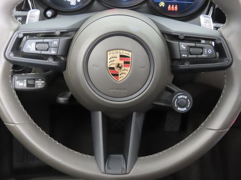 Certified 2024 Porsche Macan AWD/4WD image 19