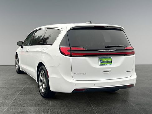 Used 2024 Chrysler Pacifica Limited FWD image 5