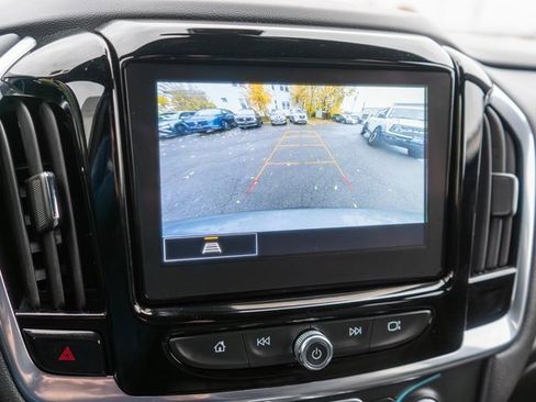Used 2023 Chevrolet Traverse LT image 28