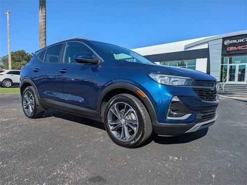 Used 2022 Buick Encore GX Select image 2