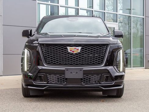 Used 2025 Cadillac Escalade V AWD/4WD image 2