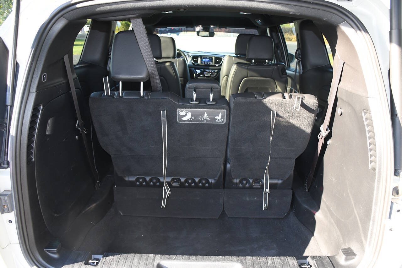 Used 2020 Chrysler Pacifica Touring-L w/ S Appearance Package FWD image 20