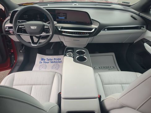 Certified 2024 Cadillac Lyriq Luxury AWD/4WD image 19