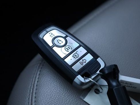 Used 2022 Ford Explorer Limited image 37