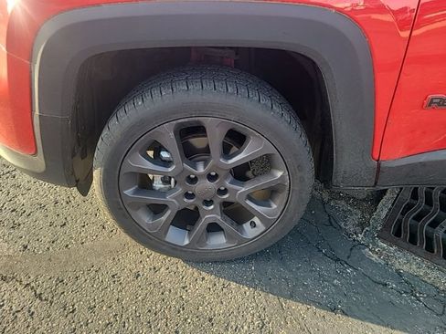 Used 2023 Jeep Renegade Latitude AWD/4WD image 10