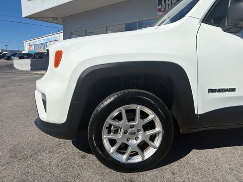 Used 2023 Jeep Renegade Latitude image 3
