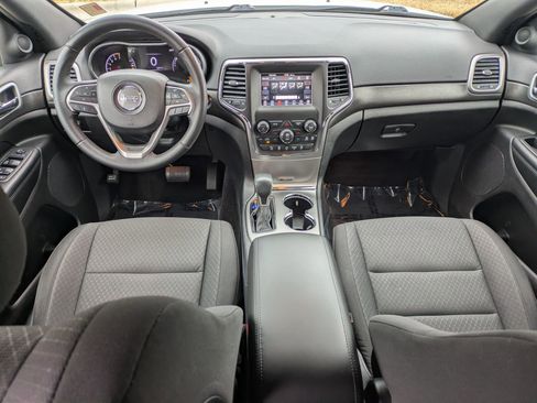 Used 2018 Jeep Grand Cherokee Laredo image 23
