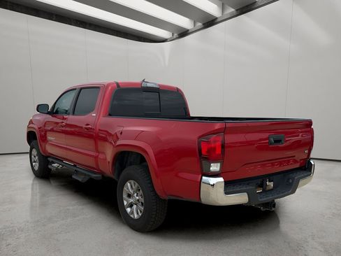 Used 2019 Toyota Tacoma SR5 image 3