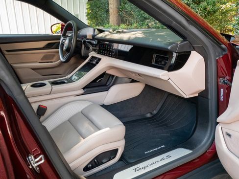 Certified 2022 Porsche Taycan 4S image 32