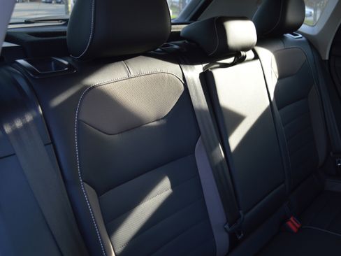 Used 2022 Volkswagen Taos SEL image 34