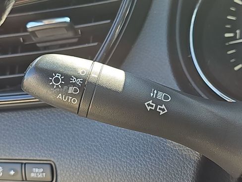 Used 2020 Nissan Rogue SV w/ Premium Package image 30