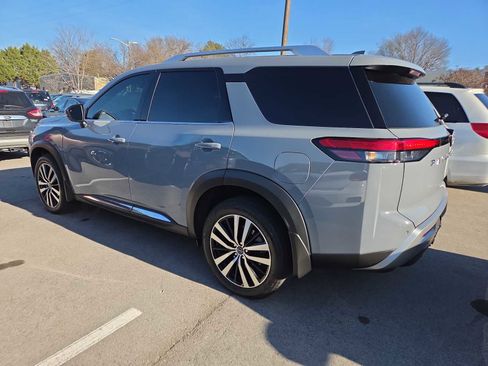 Used 2025 Nissan Pathfinder Platinum image 6