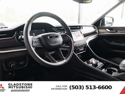 Used 2023 Jeep Grand Cherokee Limited AWD/4WD image 19