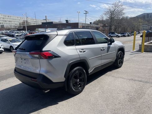 Used 2019 Toyota RAV4 XLE w/ Convenience Package image 8