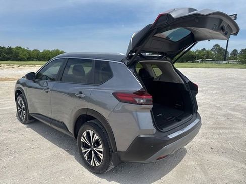 Used 2023 Nissan Rogue SV w/ SV Premium B Package FWD image 2
