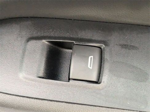 Used 2018 Chevrolet Equinox LT image 34