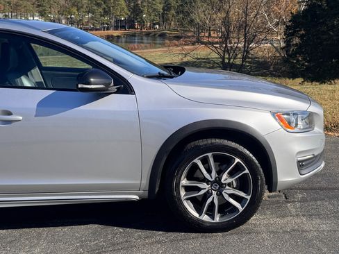 Used 2016 Volvo V60 T5 Cross Country w/ Convenience Package image 19