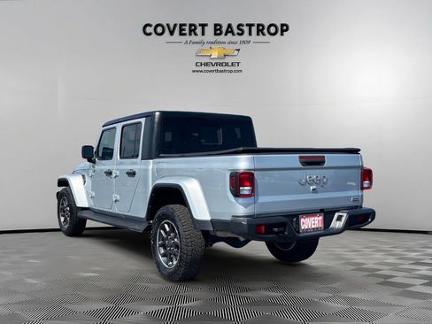Used 2023 Jeep Gladiator Overland AWD/4WD image 5