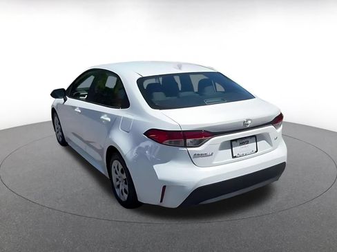 Used 2025 Toyota Corolla LE FWD image 11