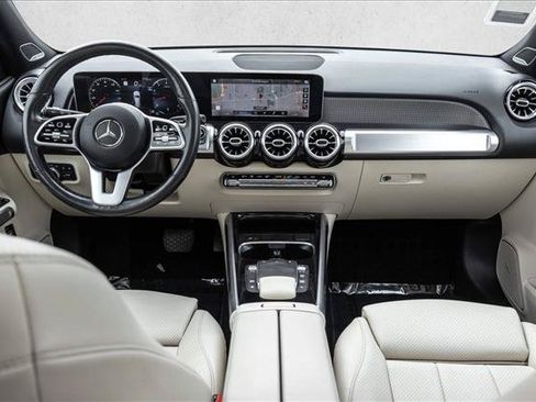 Used 2021 Mercedes-Benz GLB 250 4MATIC image 21