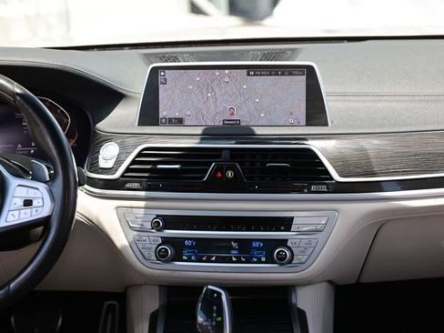 Used 2022 BMW 740i w/ Luxury Rear Seating Package RWD image 44