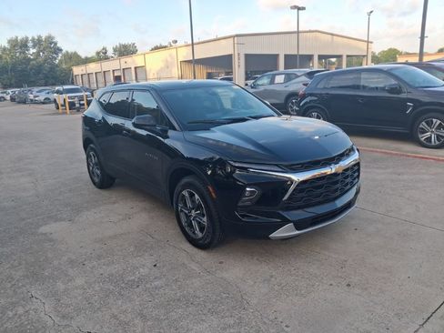 Used 2025 Chevrolet Blazer LT FWD image 6