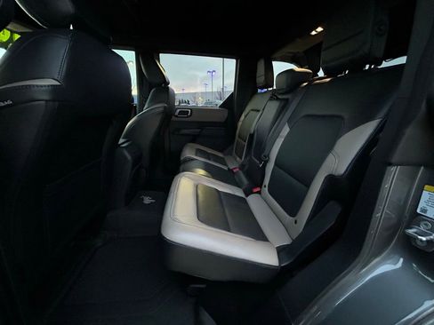 Used 2024 Ford Bronco Wildtrak image 28