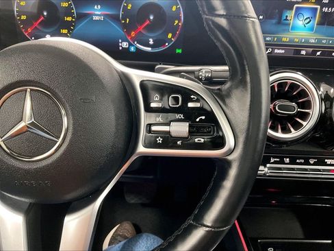 Used 2023 Mercedes-Benz GLB 250 4MATIC w/ Premium Package image 24