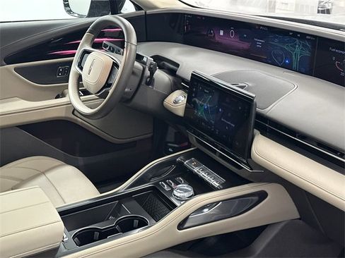 Used 2024 Lincoln Nautilus Premier w/ Equipment Group 102A image 11