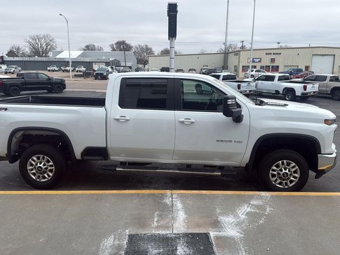 Used 2025 Chevrolet Silverado 2500 LT w/ Convenience Package image 7