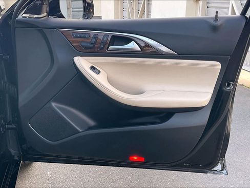 Used 2018 INFINITI QX30 Premium w/ Technology Package image 25