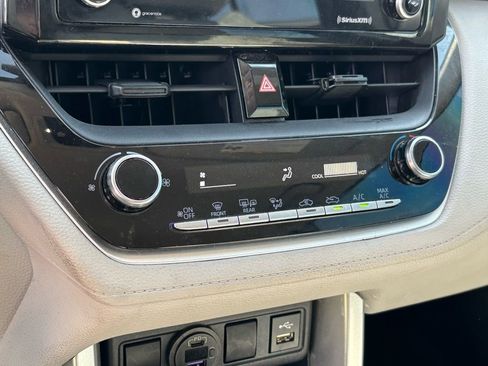 Used 2022 Toyota Corolla Cross L image 11