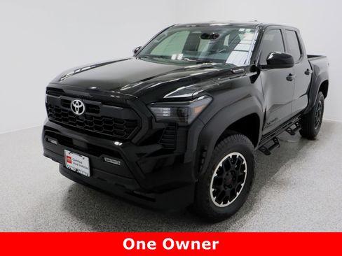 Used 2025 Toyota Tacoma TRD Off-Road image 2