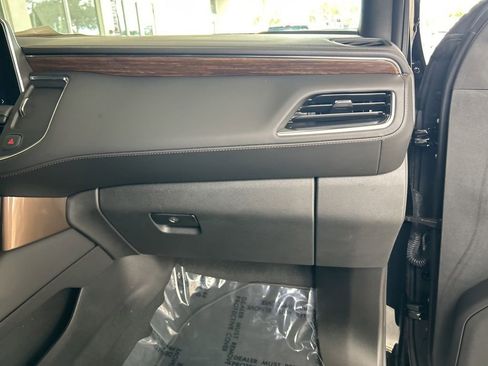 Used 2024 Chevrolet Suburban High Country w/ Advanced Technology Package image 25