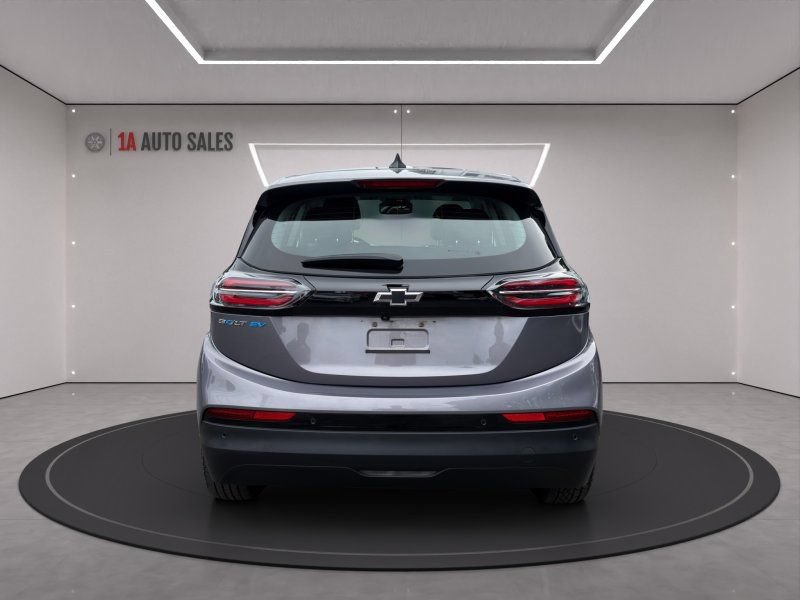 Used 2023 Chevrolet Bolt LT w/ 2LT w/ Infotainment Package FWD image 4