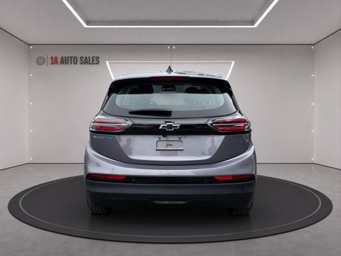 Used 2023 Chevrolet Bolt LT w/ Infotainment Package FWD image 4