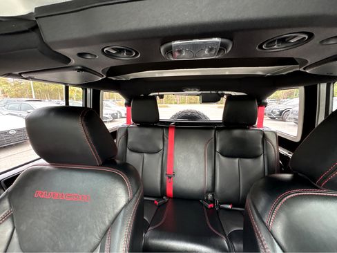 Used 2018 Jeep Wrangler Unlimited Rubicon image 33