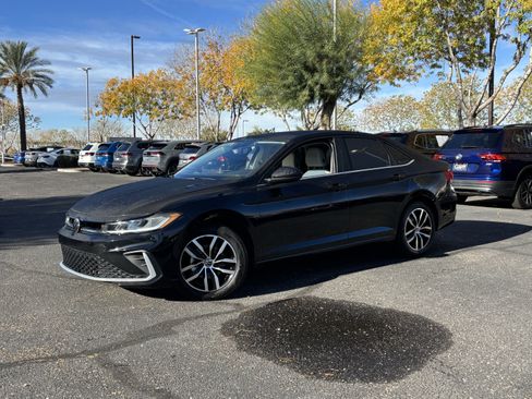 Certified 2025 Volkswagen Jetta SE image 31