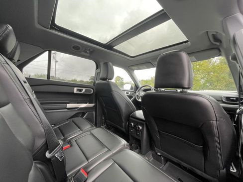 Certified 2022 Ford Explorer XLT w/ Equipment Group 202A image 38