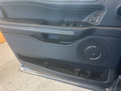 Used 2024 Ford Expedition XLT image 11