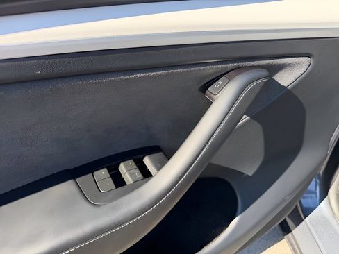 Used 2023 Tesla Model Y Long Range AWD/4WD image 17