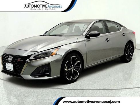 Used 2023 Nissan Altima 2.5 SR AWD/4WD image 1